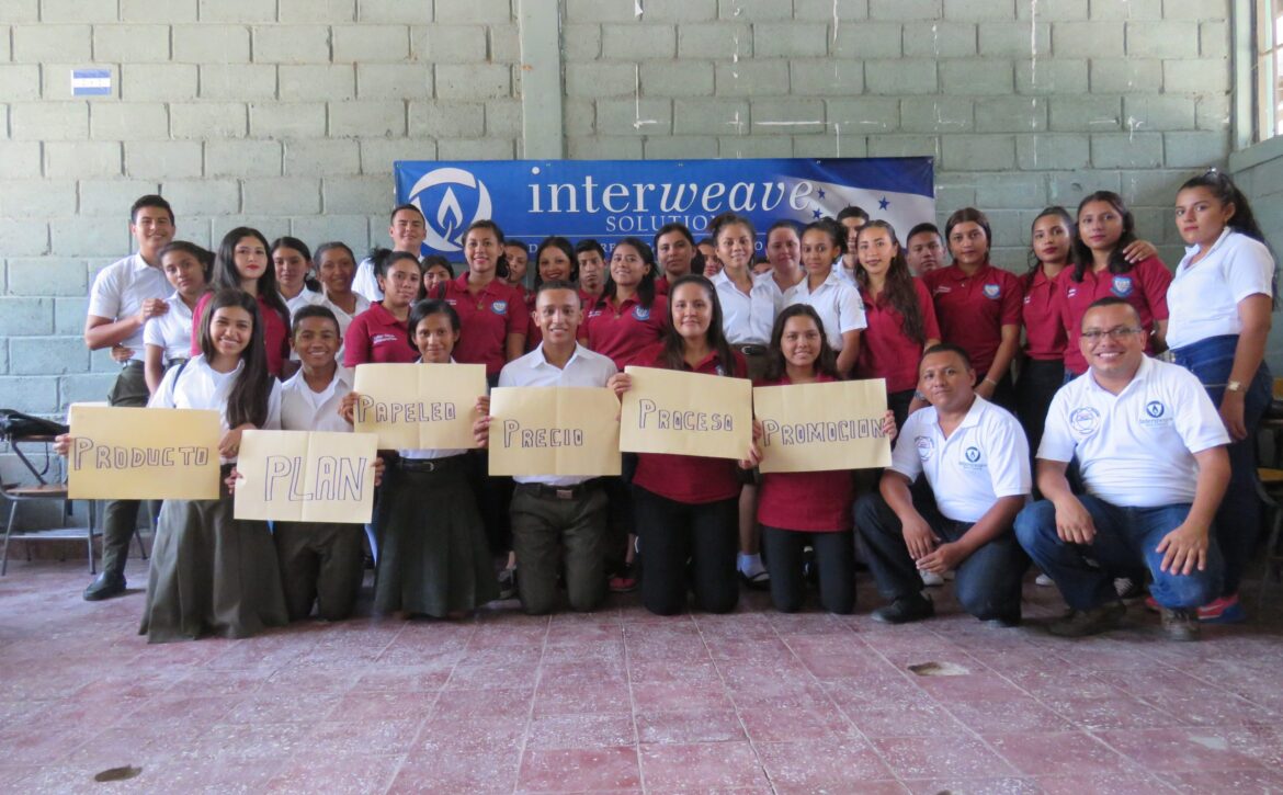 Grupo-de-Estudiantes-Intae-Choluteca-Honduras-scaled-1